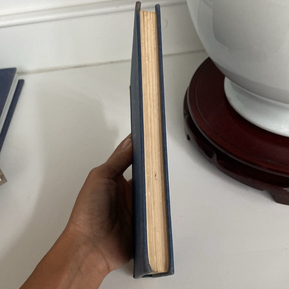 Latin Translation of Winnie the Pooh. Winnie Ille Pu by Alexander Lenard. - Picture 5 of 8